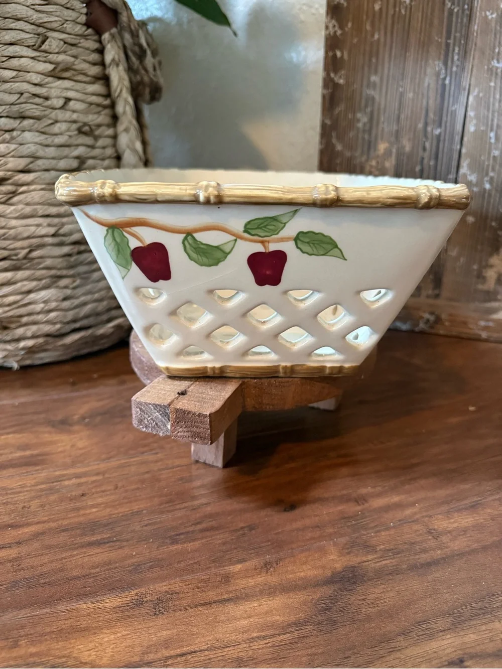 Ceramic Lattice/Woven Apple Basket, Apple Motif
